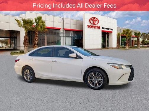 Super White 2017 Toyota Camry SE