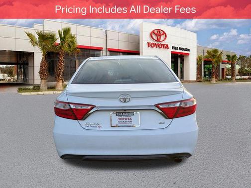 Super White 2017 Toyota Camry SE