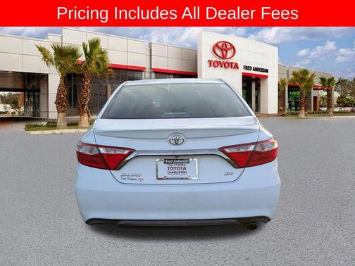 Super White 2017 Toyota Camry SE