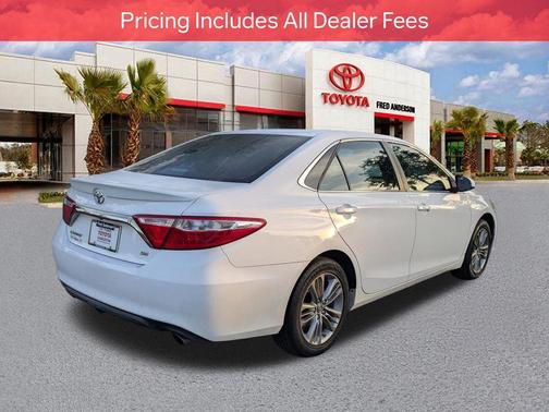 Super White 2017 Toyota Camry SE