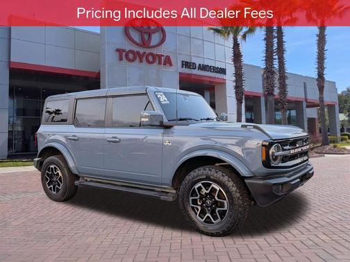 Azure Gray Metallic Tri-Coat 2024 Ford Bronco Outer Banks