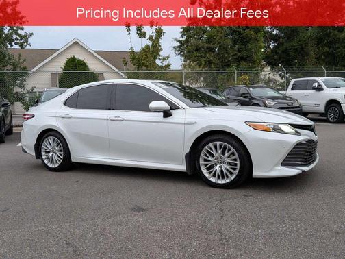 Wind Chill Pearl 2018 Toyota Camry Hybrid XLE
