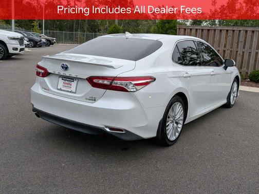 Wind Chill Pearl 2018 Toyota Camry Hybrid XLE