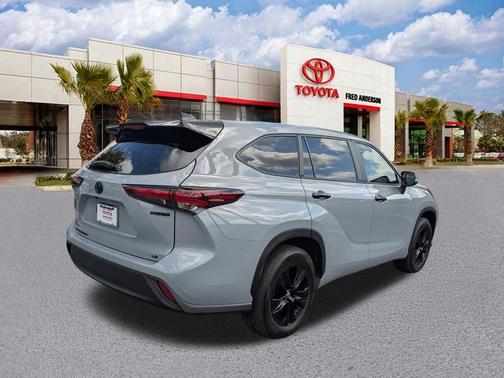 Cement 2024 Toyota Highlander Hybrid LE