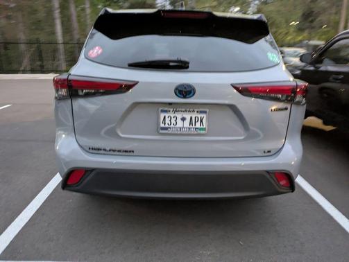 Cement 2024 Toyota Highlander Hybrid LE