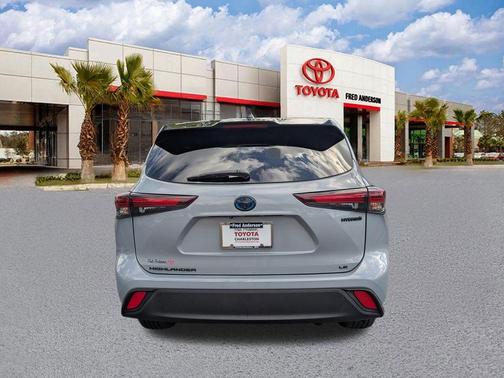 Cement 2024 Toyota Highlander Hybrid LE