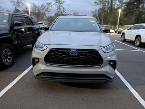 Cement 2024 Toyota Highlander Hybrid LE