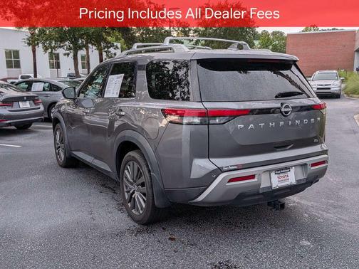 Gun Metallic 2024 Nissan Pathfinder SL FWD