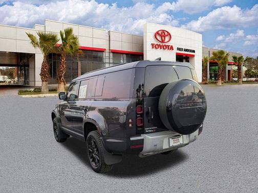 2025 Land Rover Defender 130 P400 S