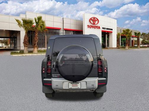 2025 Land Rover Defender 130 P400 S