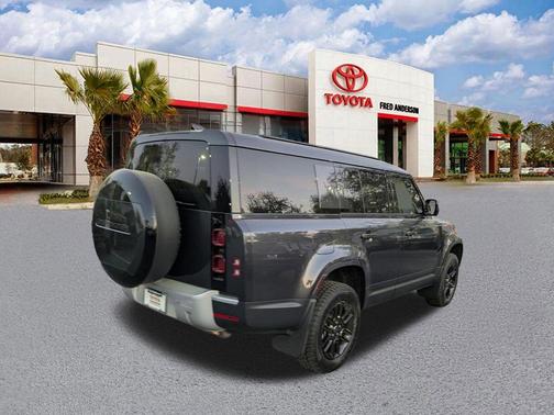 2025 Land Rover Defender 130 P400 S