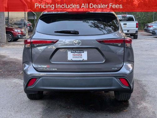 Magnetic Gray Metallic 2024 Toyota Highlander XLE