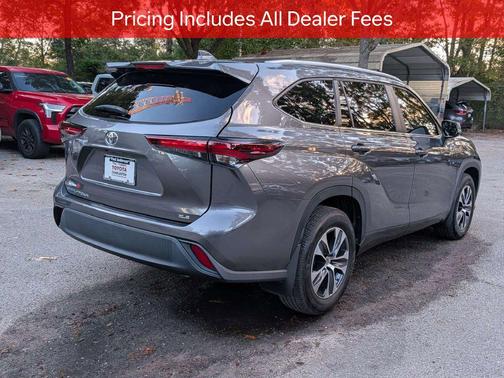 Magnetic Gray Metallic 2024 Toyota Highlander XLE