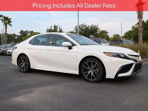Ice Cap 2023 Toyota Camry SE