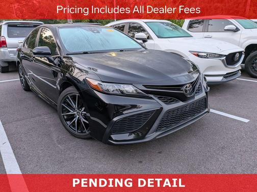 Midnight Black Metallic 2022 Toyota Camry SE