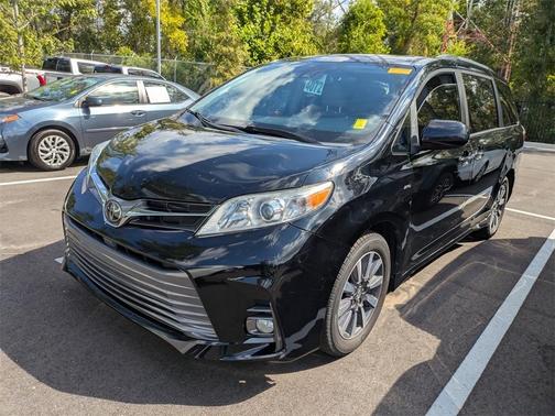 2020 Toyota Sienna XLE