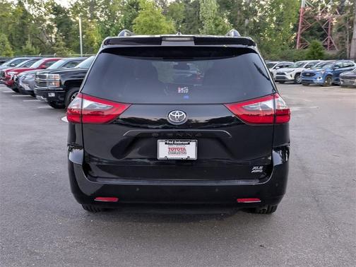 2020 Toyota Sienna XLE