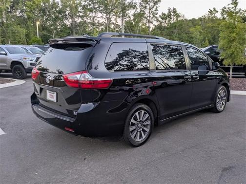 2020 Toyota Sienna XLE