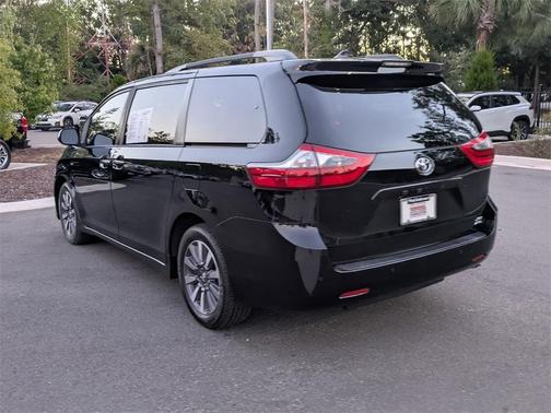 2020 Toyota Sienna XLE