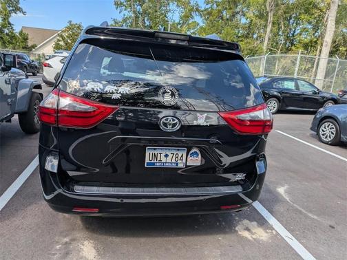2020 Toyota Sienna XLE