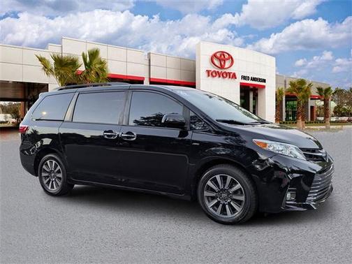 2020 Toyota Sienna XLE