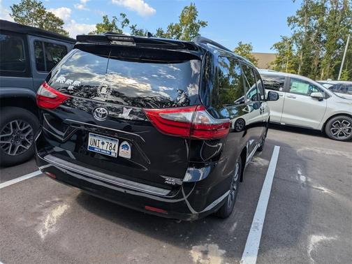 2020 Toyota Sienna XLE