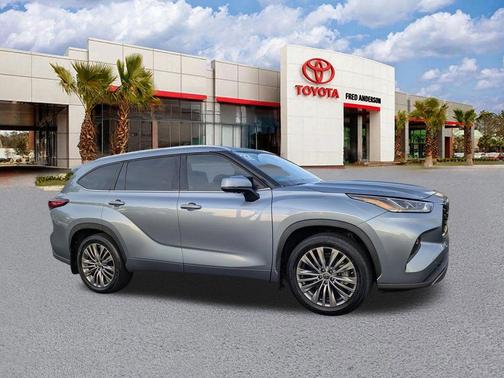 Moon Dust 2022 Toyota Highlander Platinum