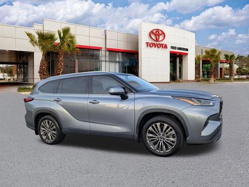 Moon Dust 2022 Toyota Highlander Platinum