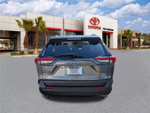 2022 Toyota RAV4 Hybrid XLE