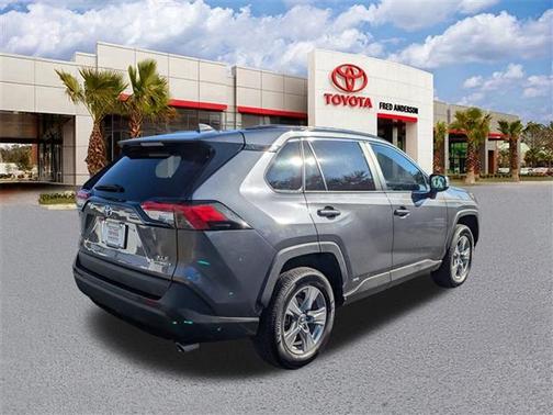 2022 Toyota RAV4 Hybrid XLE