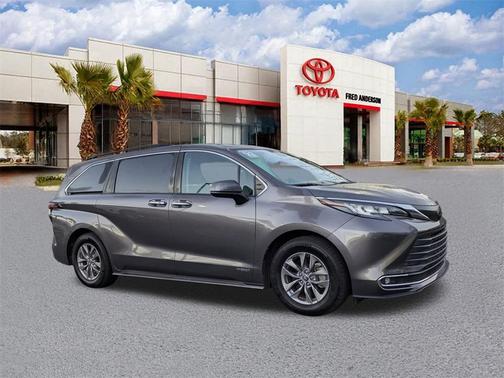 2021 Toyota Sienna XLE 8 Passenger