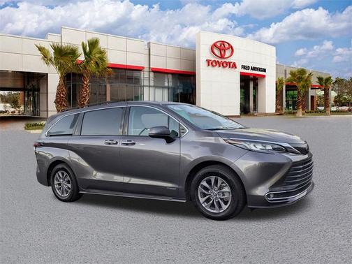 2021 Toyota Sienna XLE 8 Passenger