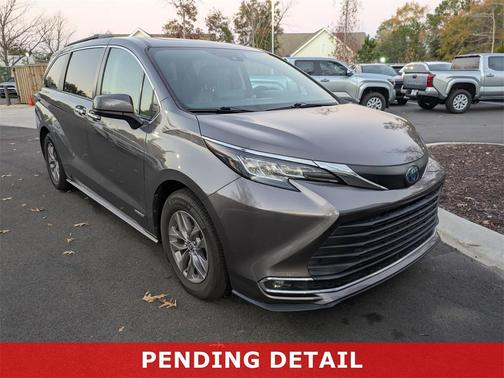 2021 Toyota Sienna XLE 8 Passenger
