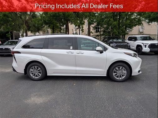 Wind Chill Pearl 2026 Toyota Sienna XLE