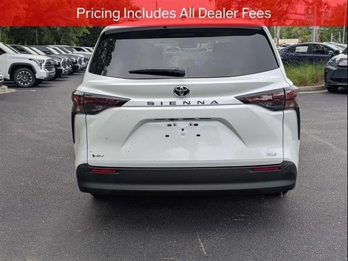 Wind Chill Pearl 2026 Toyota Sienna XLE