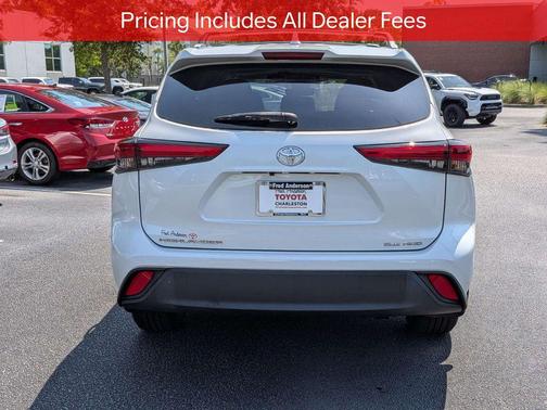 Wind Chill Pearl 2023 Toyota Highlander XLE