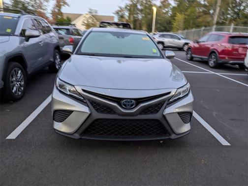2019 Toyota Camry Hybrid SE