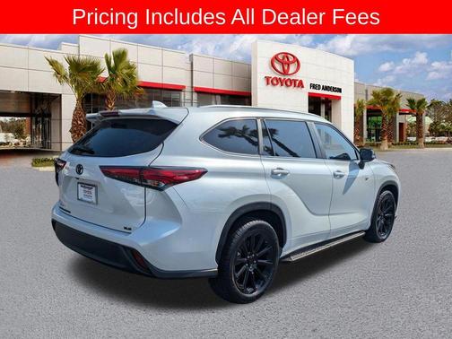 Wind Chill Pearl 2023 Toyota Highlander XLE
