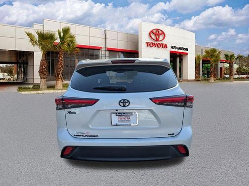 Wind Chill Pearl 2023 Toyota Highlander XLE