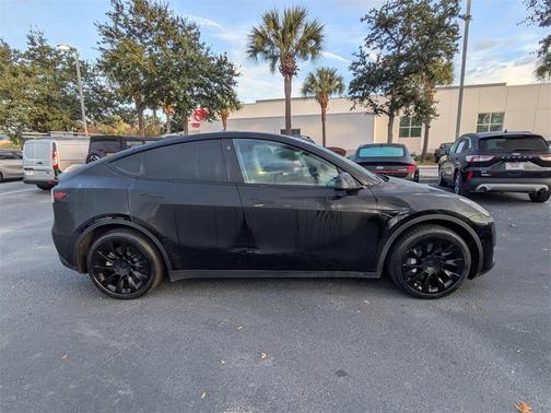 2022 Tesla Model Y Long Range Dual Motor All-Wheel Drive