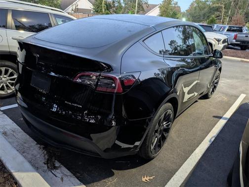2022 Tesla Model Y Long Range Dual Motor All-Wheel Drive