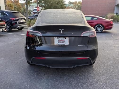 2022 Tesla Model Y Long Range Dual Motor All-Wheel Drive