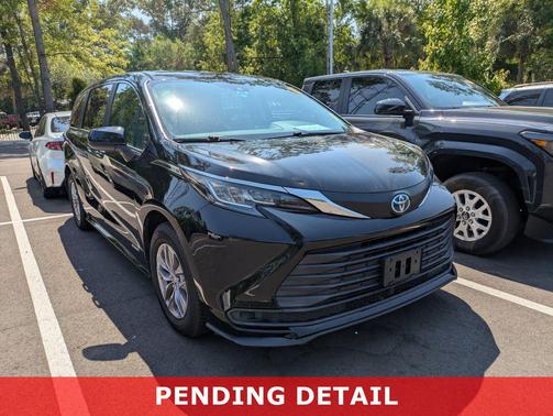 Midnight Black Metallic 2021 Toyota Sienna LE
