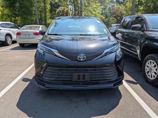 Midnight Black Metallic 2021 Toyota Sienna LE