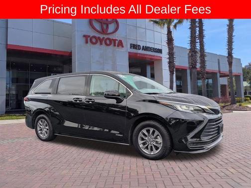 Midnight Black Metallic 2021 Toyota Sienna LE