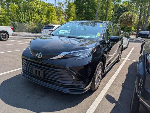 Midnight Black Metallic 2021 Toyota Sienna LE