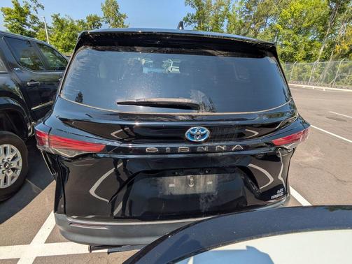 Midnight Black Metallic 2021 Toyota Sienna LE