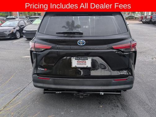 Midnight Black Metallic 2021 Toyota Sienna LE