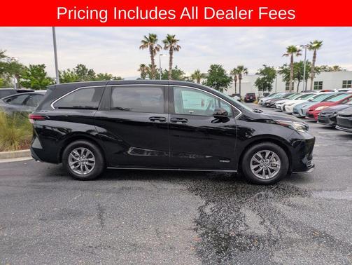 Midnight Black Metallic 2021 Toyota Sienna LE
