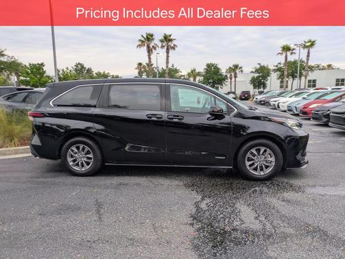 Midnight Black Metallic 2021 Toyota Sienna LE